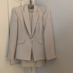 Fabulous taupe Jones New York Suit jacket & pants